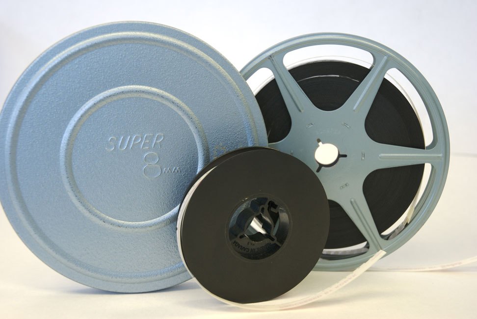 Two differently sized film reels illustrating a film programme.