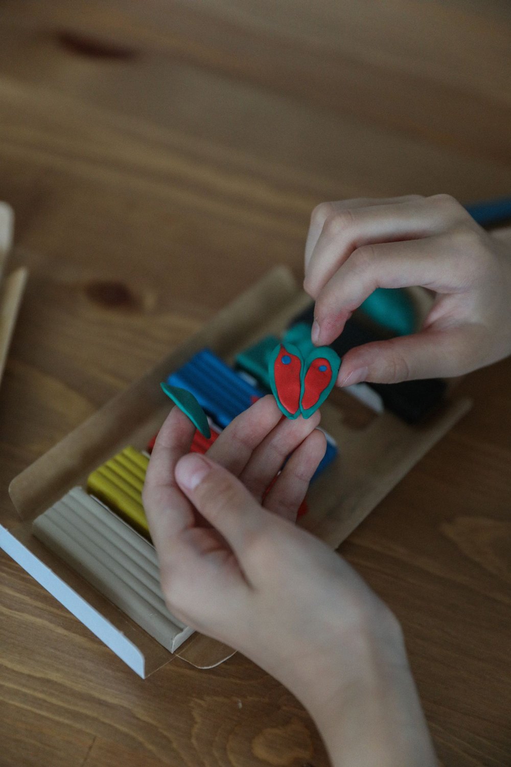 Small modelling-clay shapes can be prepared as material for animated scenes.