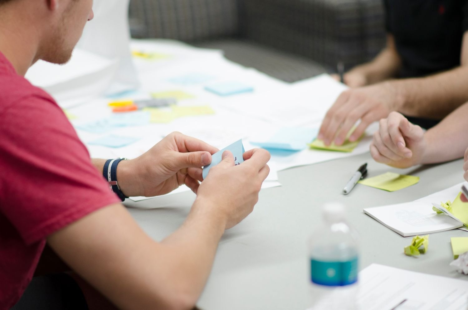 A group collects and organises suggestions on small notes.